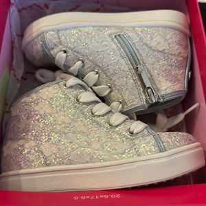 Nina size 7 toddler shoes. Brand new in box
